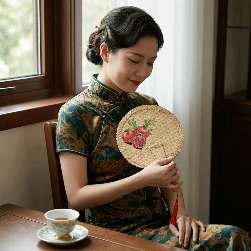 Home Decor Ancient-Style Hand-Cranked Fan Traditional Decorative Handmade Fan Embroidered Manual Fan Summer