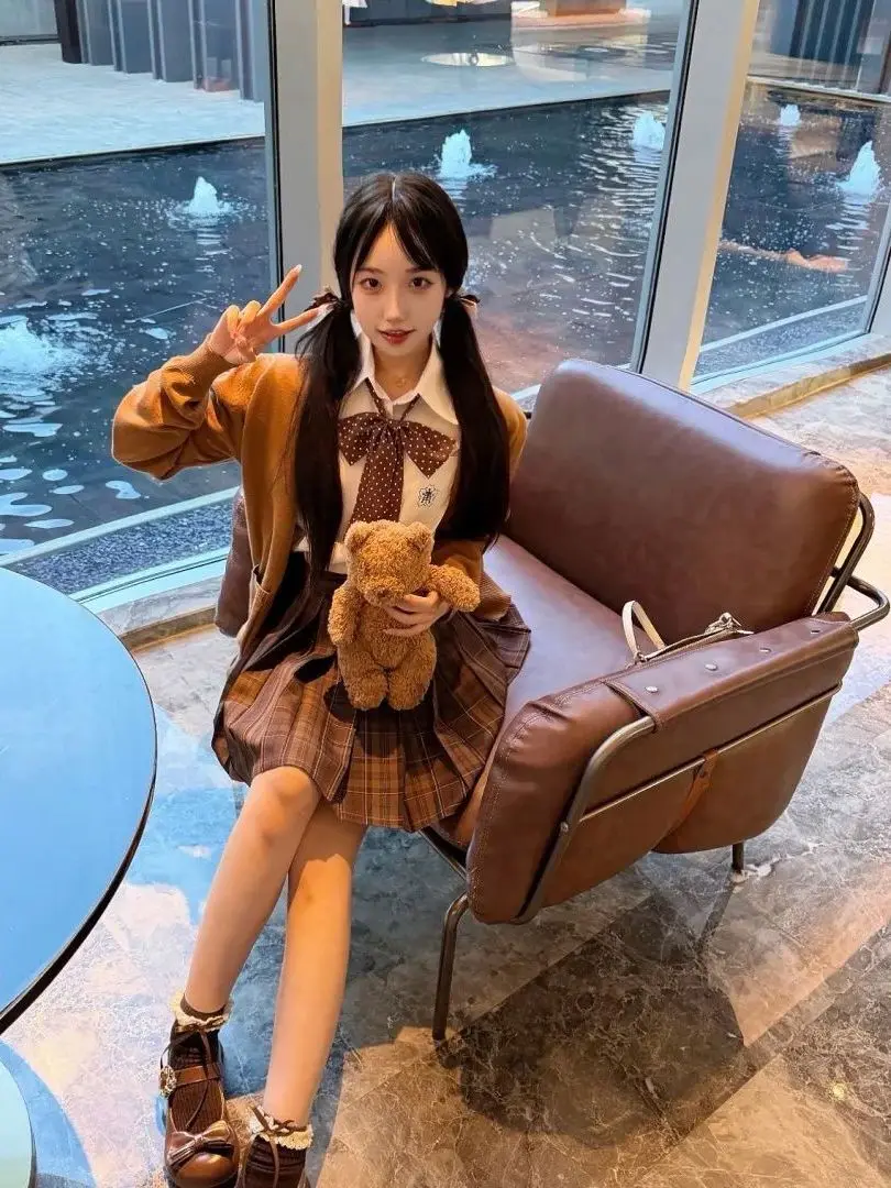 

Комплект: коричневый вязаный кардиган и юбка в стиле колледж, карамельный цвет, для женщин, осенне-зимний, в стиле униформы Кендо