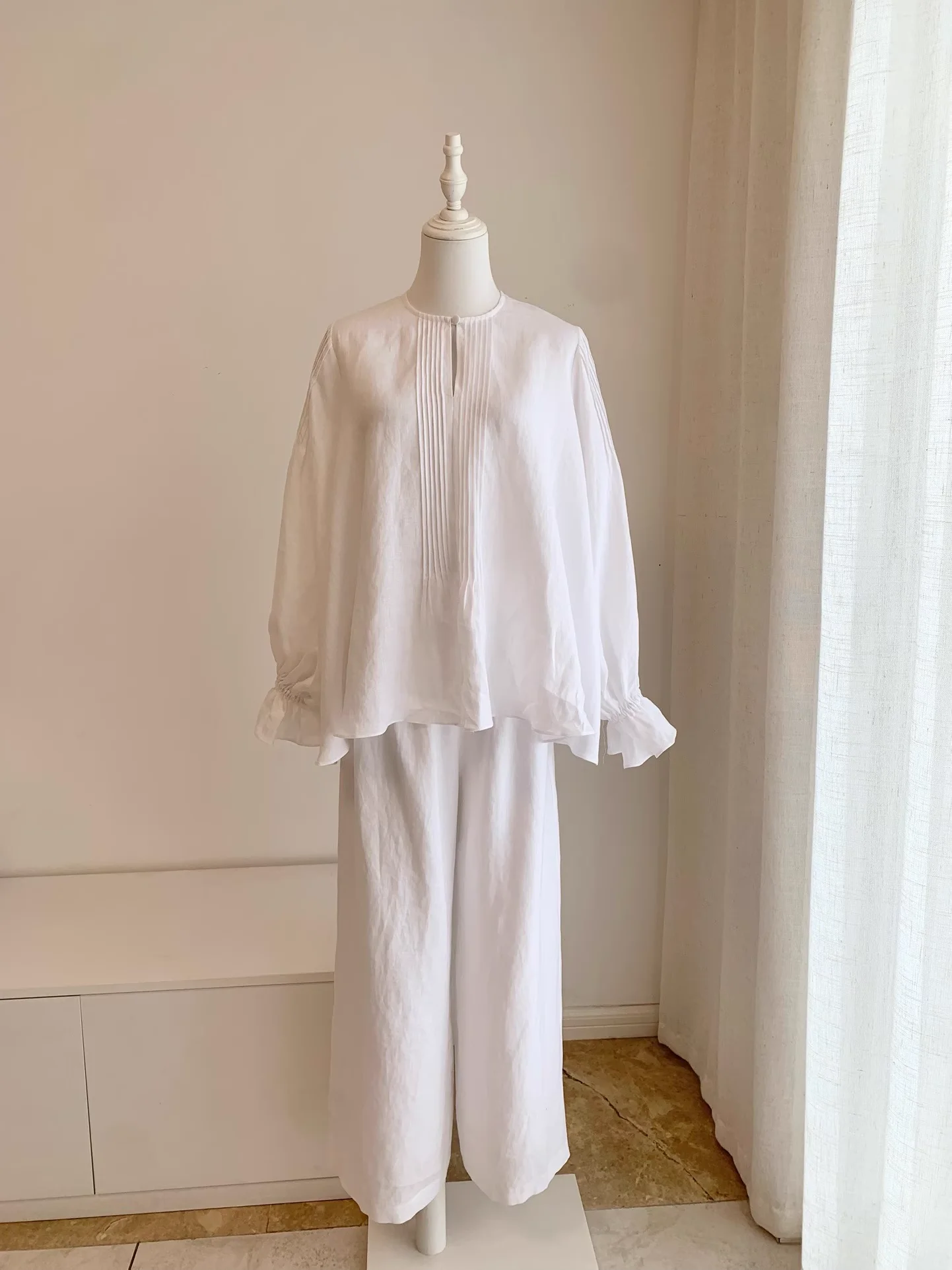 

Women White Pleated Set Flare Sleeve Round Neck Blouse Top + High Waist Straight Wide Leg Pants Loose Linen Suits