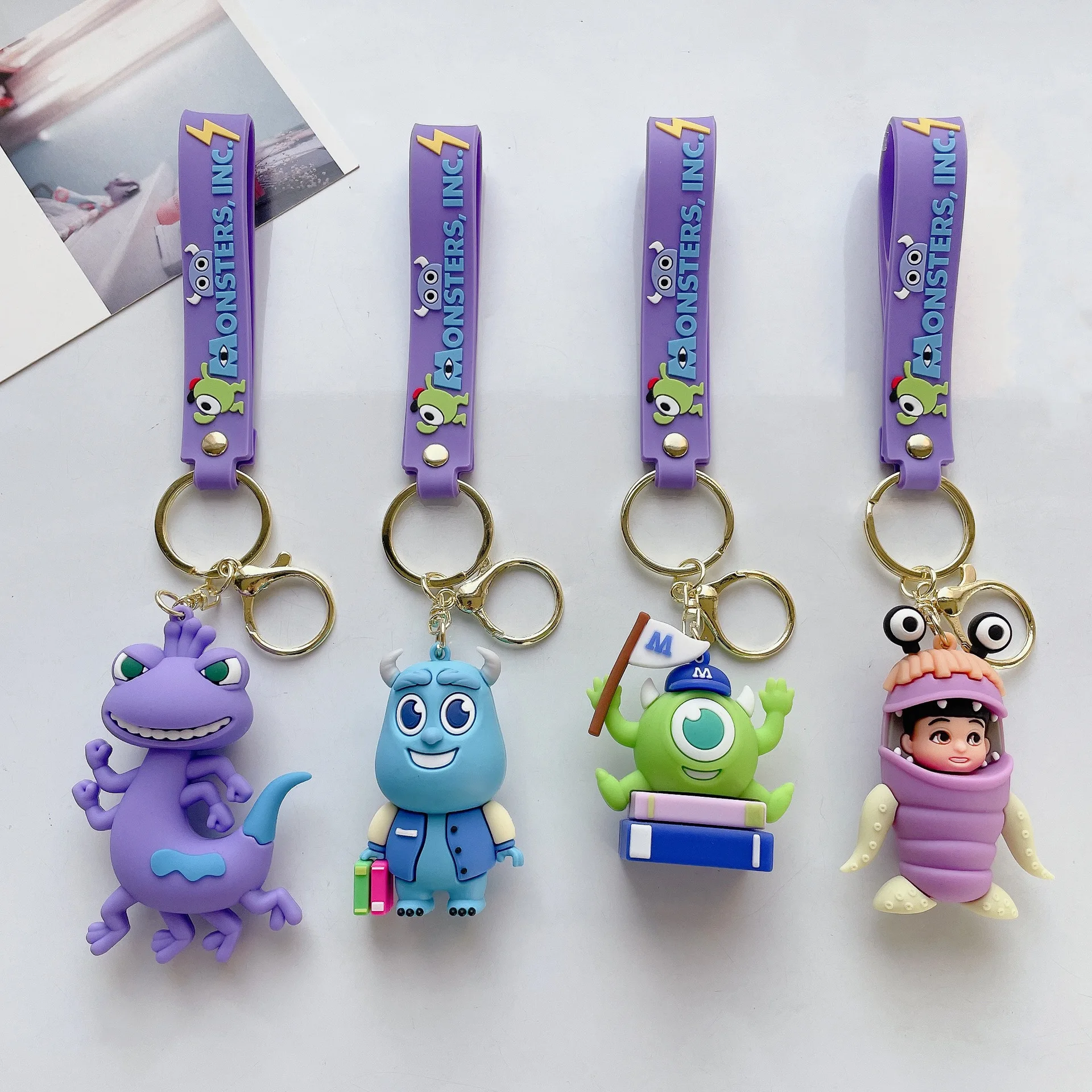 Nuevo llavero de Disney Monsters Inc University Mike Wazowski, llavero de figura de acción, bolso, colgante, juguetes, muñeca, regalo, accesorios de joyería