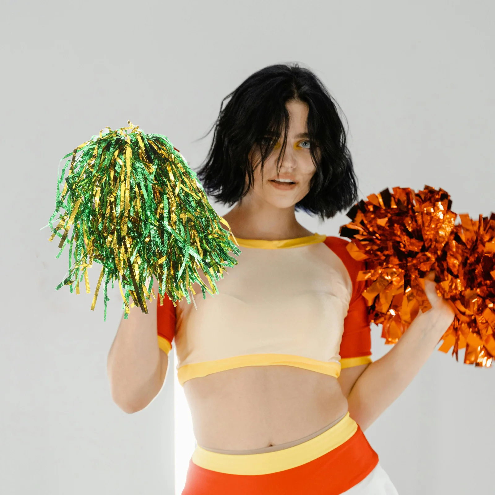 

10Pcs Metallic Texture Pom Poms Cheerleading Plastic Performance Cheer Props Lightweight Cheer Costume Accessories