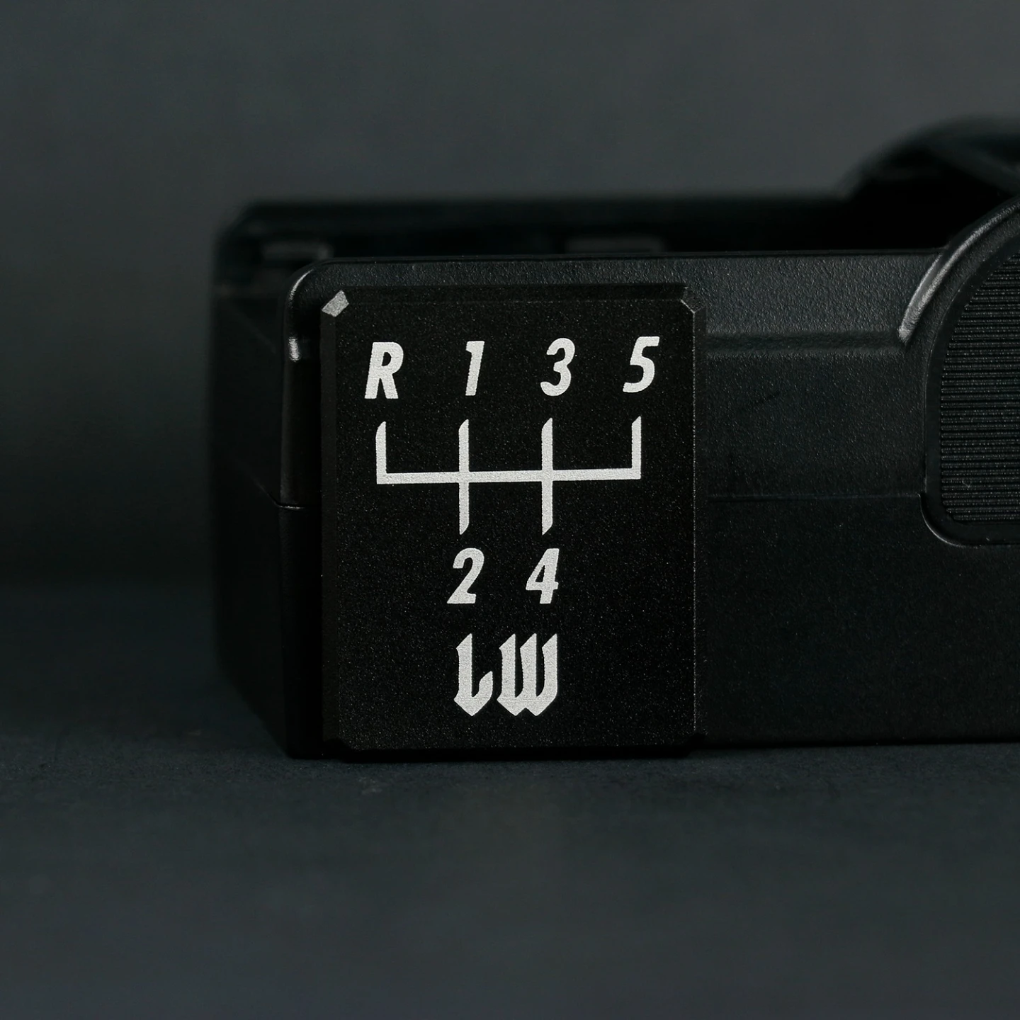 LW Emblem Getriebe Auto Gangschaltung Muster Manuelle Getriebe Aufkleber Stick Gedruckt Tag Innen Aufkleber Abzeichen