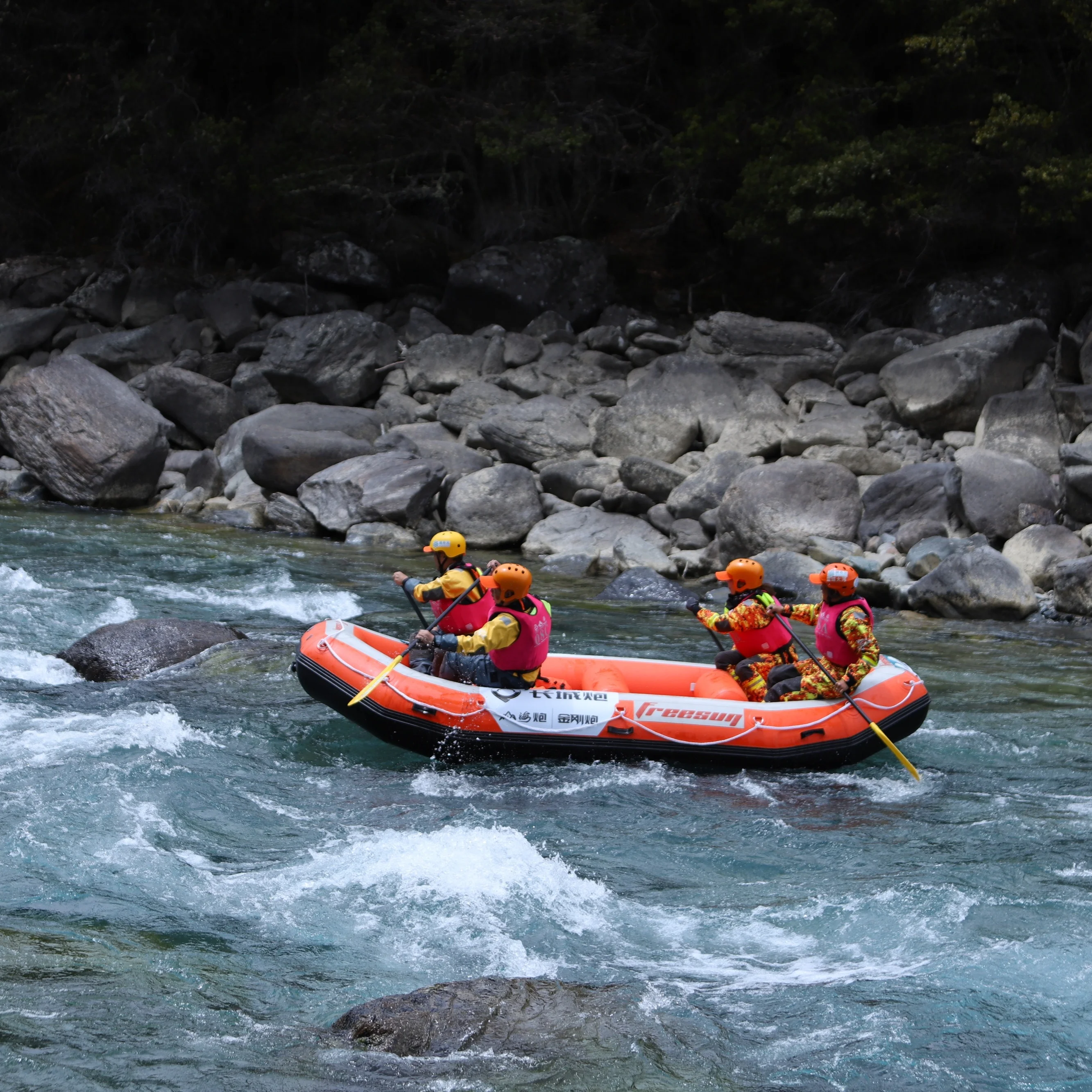 4-6person Multi Chamber Inflatable River Rafting Boat Inflatable River Rafts