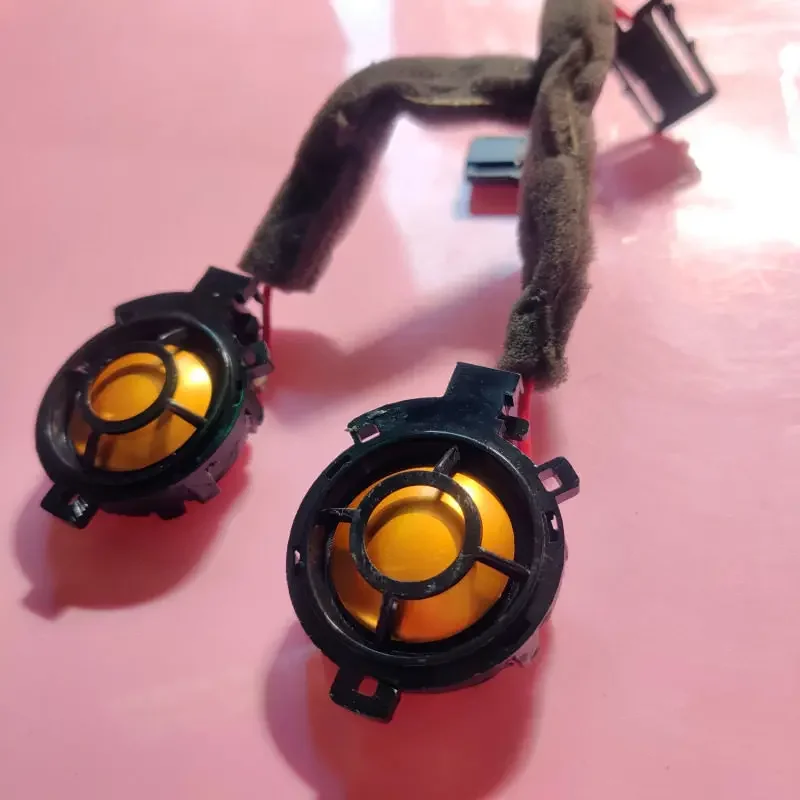For b & o second-hand car dismantling tweeter, car audio car, upgrade and replace the original car, not much left.