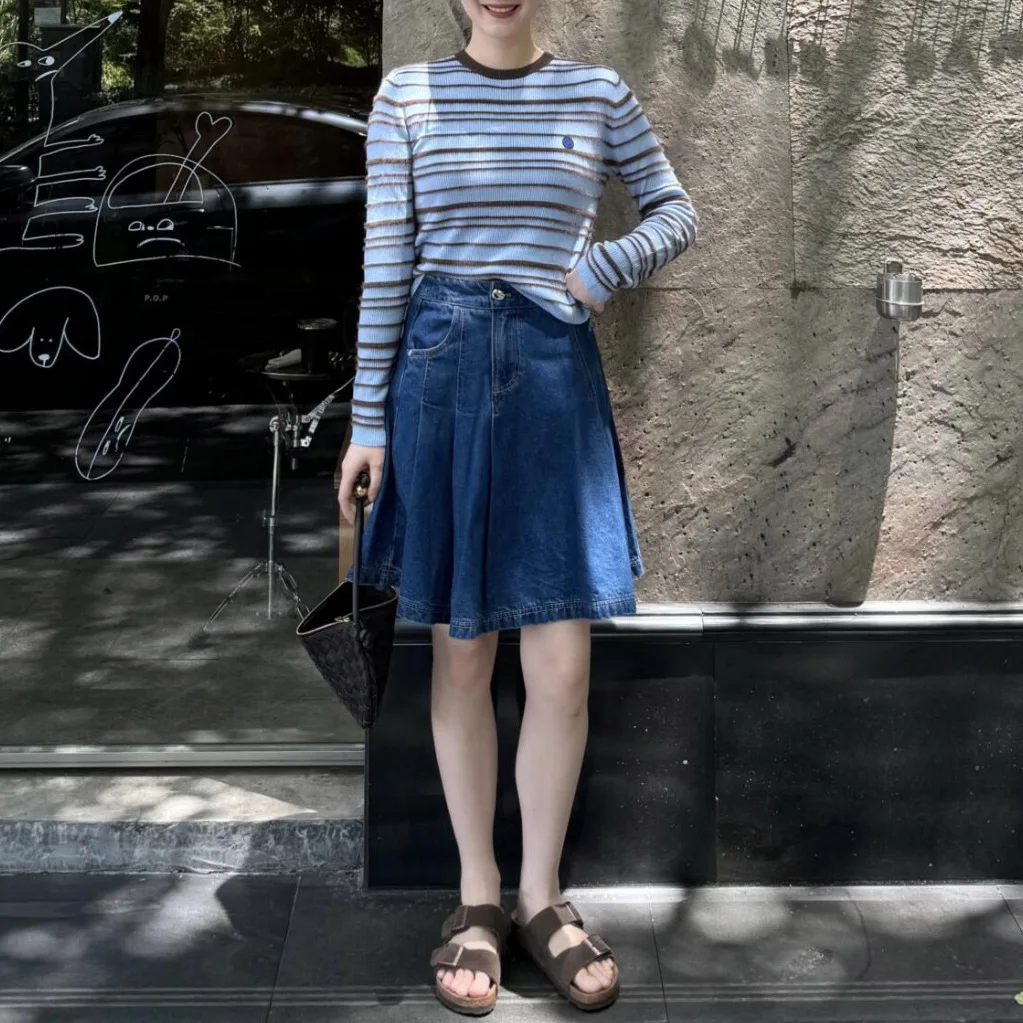 

Meira blue striped knitted long-sleeved women's autumn new round neck pullover slim-fitting short top