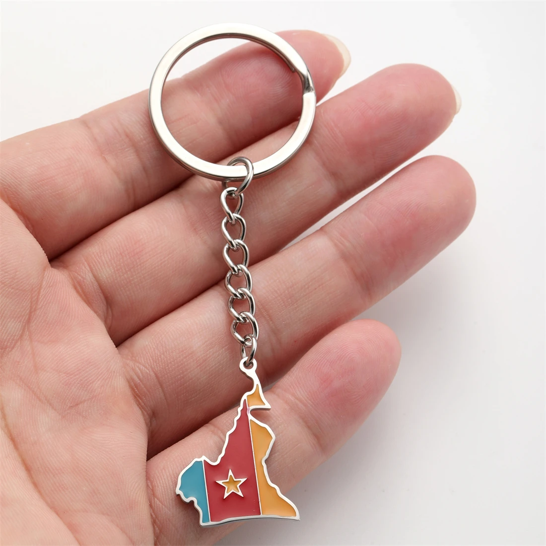 

EUEAVAN Drip Oil Cameroon Map Pendant Keychain Women Men Stainless Steel Charm Fashion Cameroun Flag Key Ring Jewelry Gifts