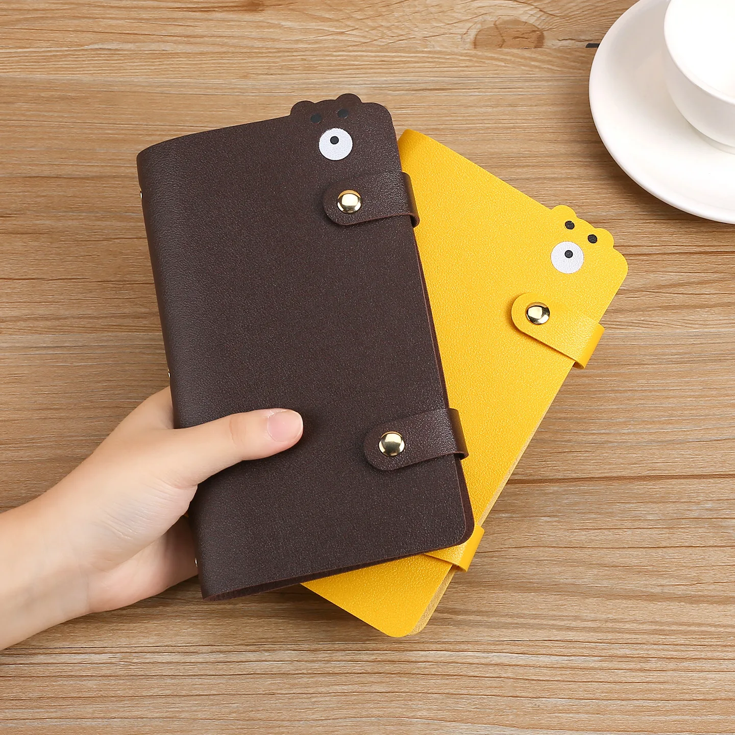 Bank card holder protection case, suitable for both men and women, multi-slot PU leather cute bear card holder