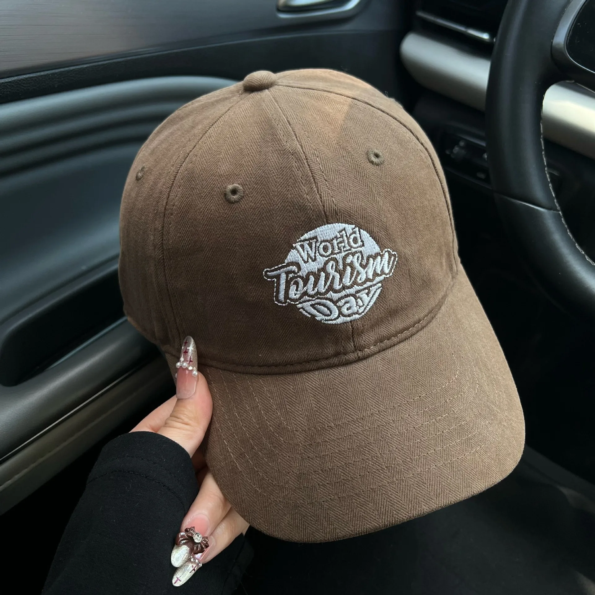 Vintage American trendy baseball cap 2026 new autumn and winter female face small embroidery letter cap black gray