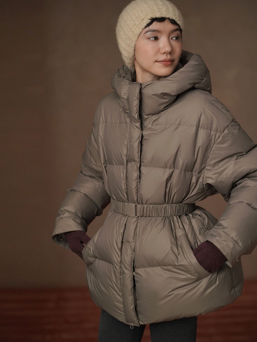 

Женская пуховая куртка Hacikis Miss Pearl: легкая, глянцевая, мягкая, с капюшоном, эластичным поясом, стандартной длины, для повседневной носки