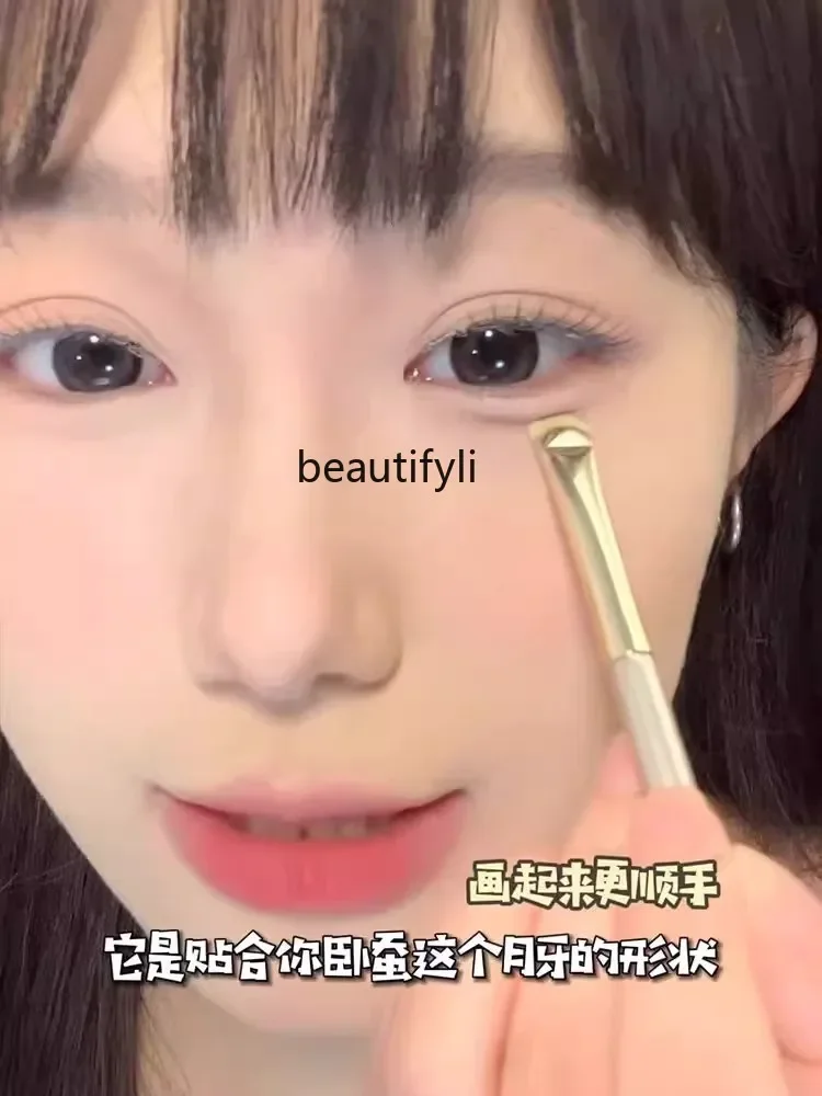 Crescent Eyeliner Brush Under Eyelid to Thin Aegyo sal Eye Detail Blade Brush Eyebrow Brush