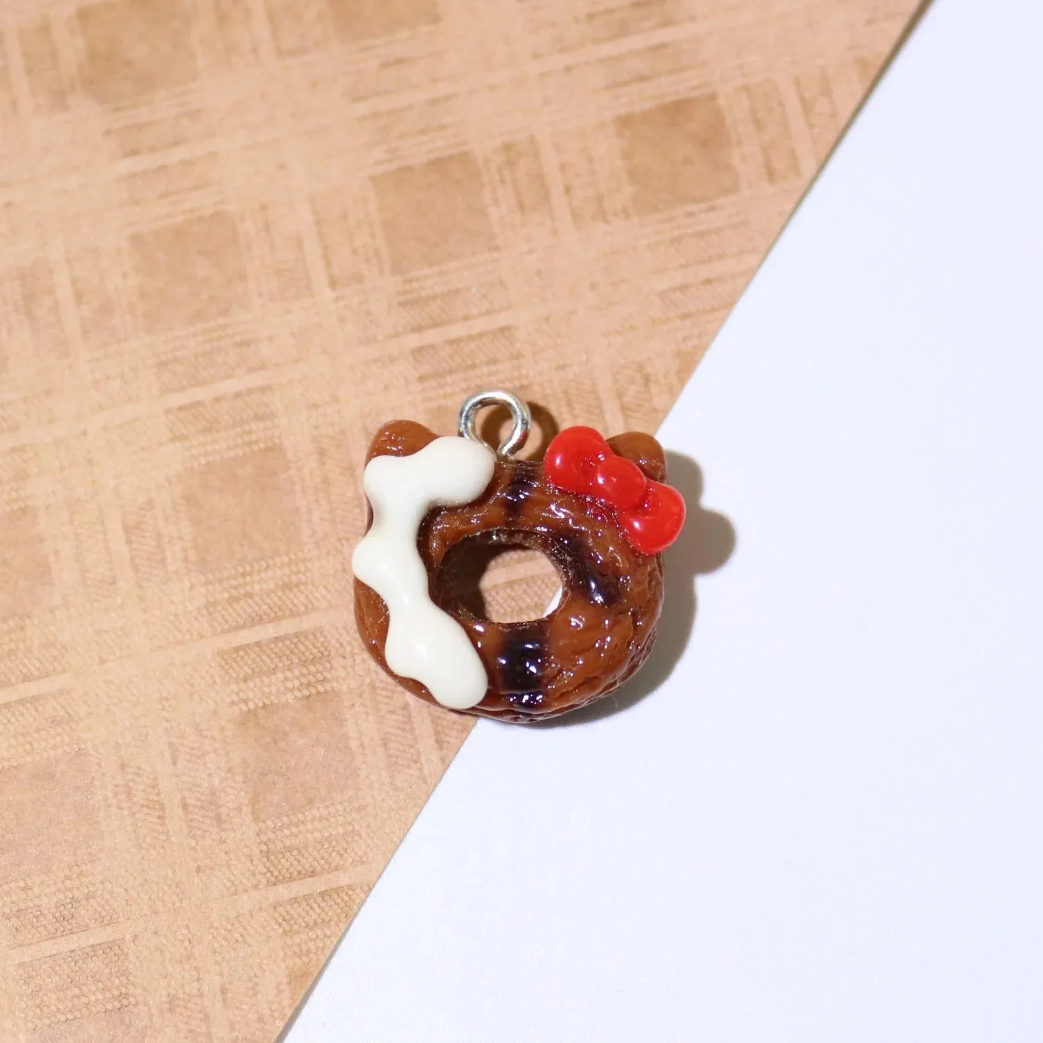 10 Pendentifs en résine en forme de cœur mignon, breloques de dessin animé, accessoires DIY pour porte-clés, bracelets, colliers, bijoux et artisanat