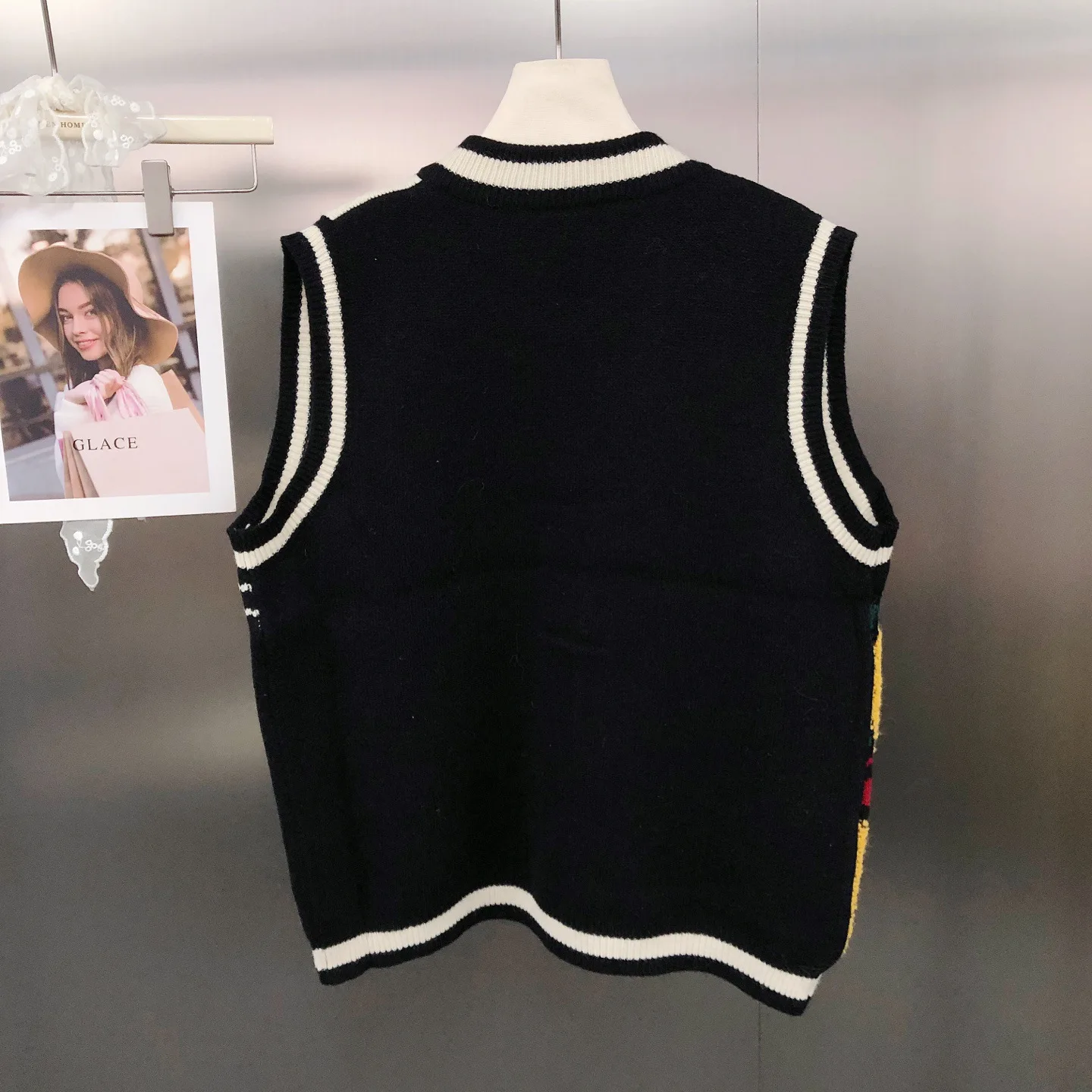 Cartoon Bear Towel Embroidery Pattern Color-Block Vest Sweater 2025 Autumn New Age-Reducing Versatile Knitted Vest for Women