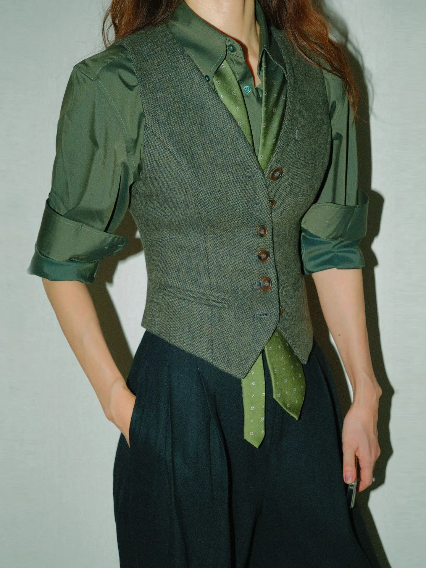 

Нейтральный комплект из трех предметов: брюки с высокой талией и широкими штанинами, шерстяной жилет, осенне-весенний, для взрослых, модный, для работы