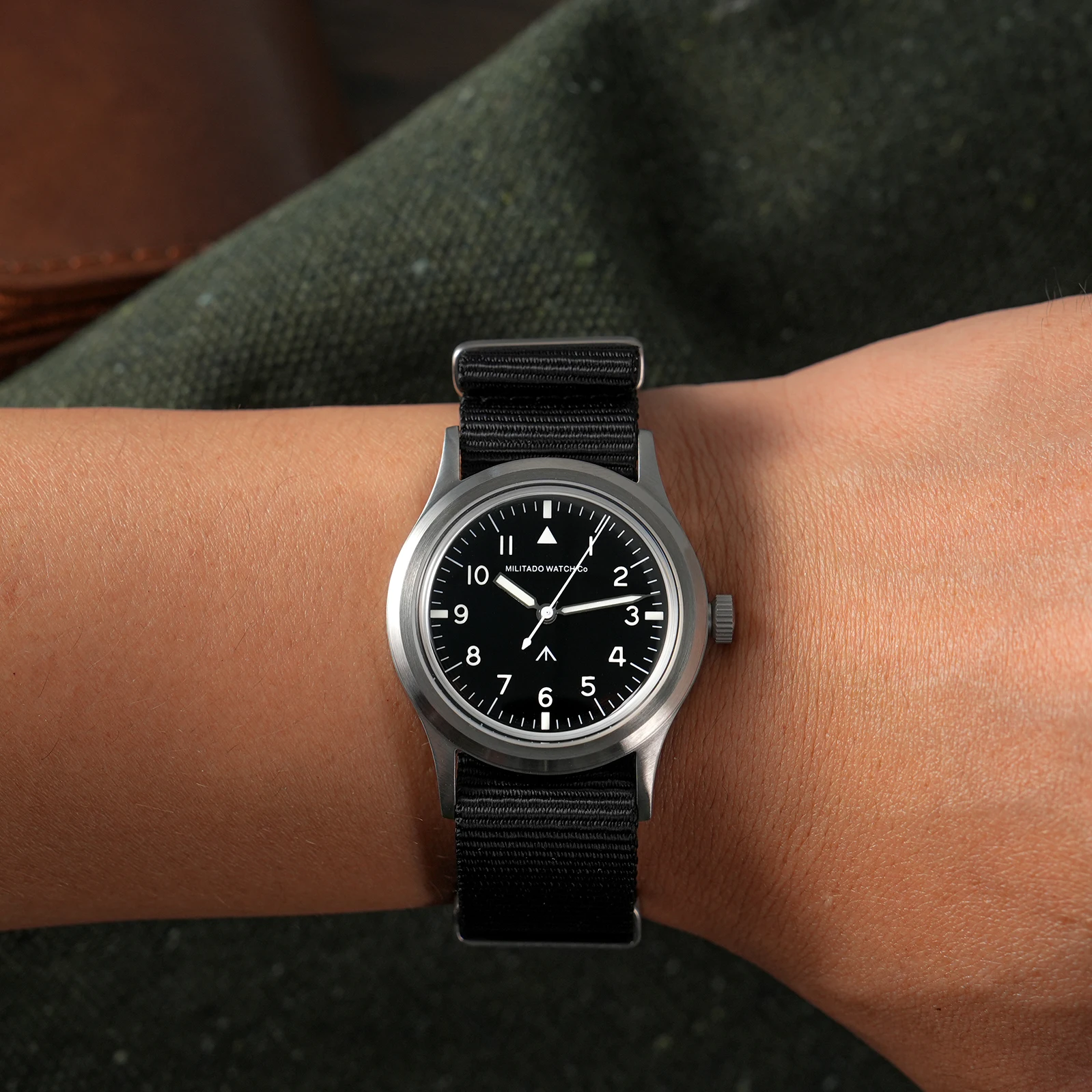 ミリタード ML14 クォーツ腕時計 VH31 スイープセコンド メンズウォッチ サファイア夜光 BGW9 クリスタル 100M防水 ヴィンテージウォッチ