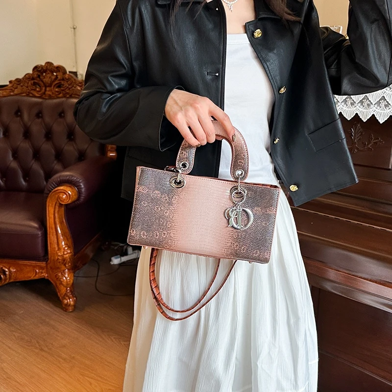 

Fashionable Women's Tote Bag Made of Lakeside-Printed Leather with Trendy Paris Elegant Daily Style