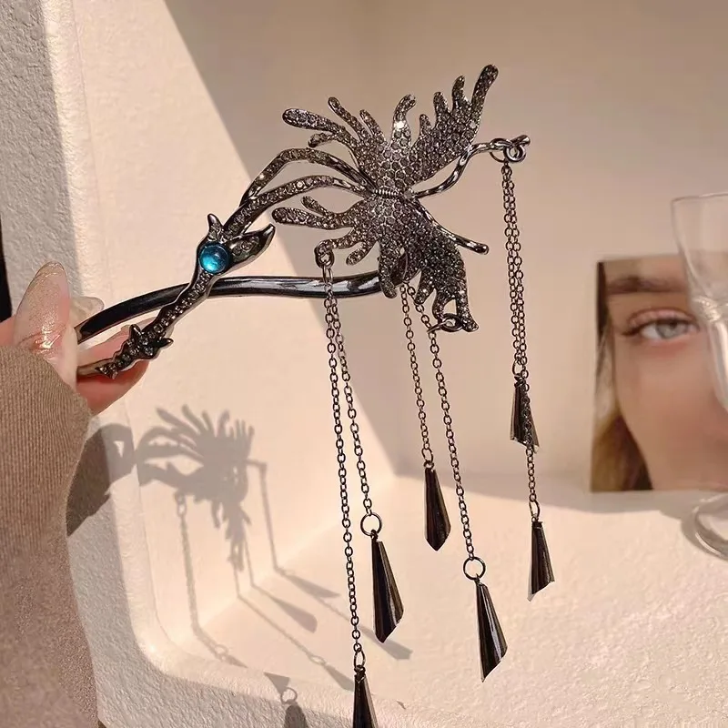 Vintage Wind Bell Fringe Hair Grips Butterfly Ponytail Hair Ornament Twist Clip Metal Shark Clip Women\'s Luxury Headdress