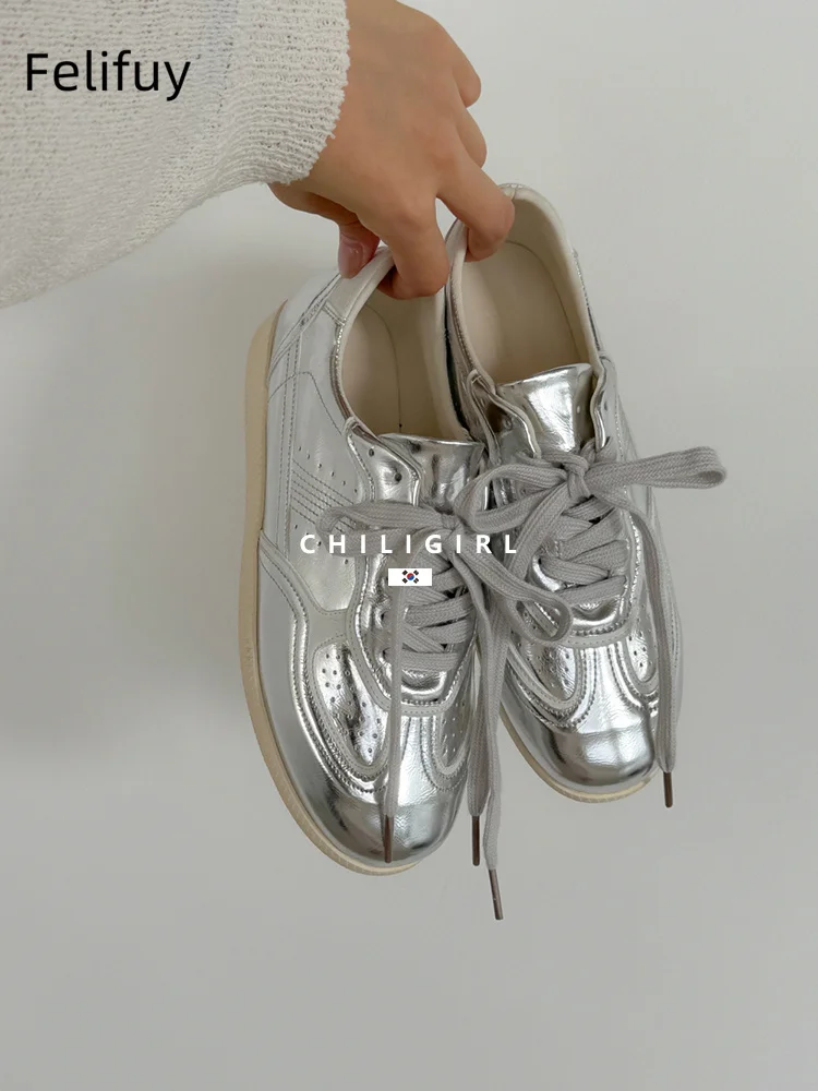 

Женская обувь 2025 года, серебряные повседневные женские кроссовки на платформе с круглым носком, новые криперы, милые осенние новые туфли на плоской подошве со шнуровкой из натуральной кожи
