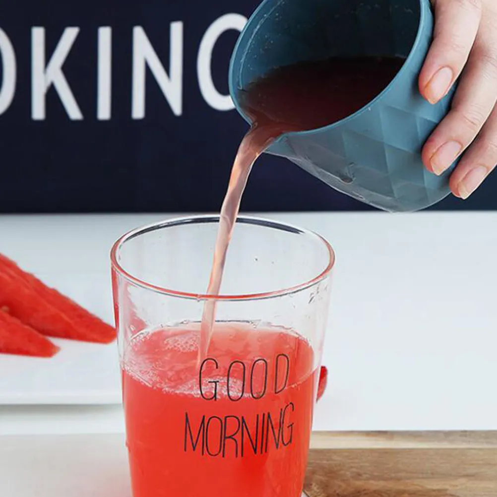 

Compact Manual Mini Juicer Premium Material Lightweight Easy to Use for Home and Travel Dark Blue Mini Juicer