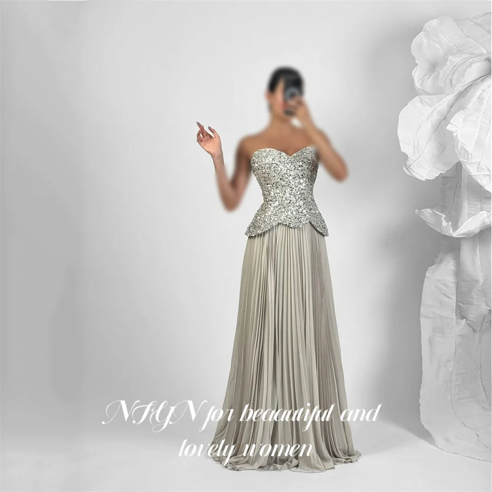 فساتين حفلات فضية من NFYN فساتين ليلية على شكل قلب فستان حفلة موسيقية مزين بالترتر للنساء مع حاشية مطوية فروم درريس مخصص #1