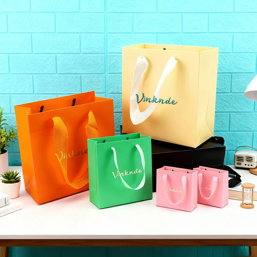 

50 Luxury Custom Logo Printed Paper Gift Bag Packaging Wedding Shopping Bag for Clothes Shoe Jewelry Bracelet Necklace Storage