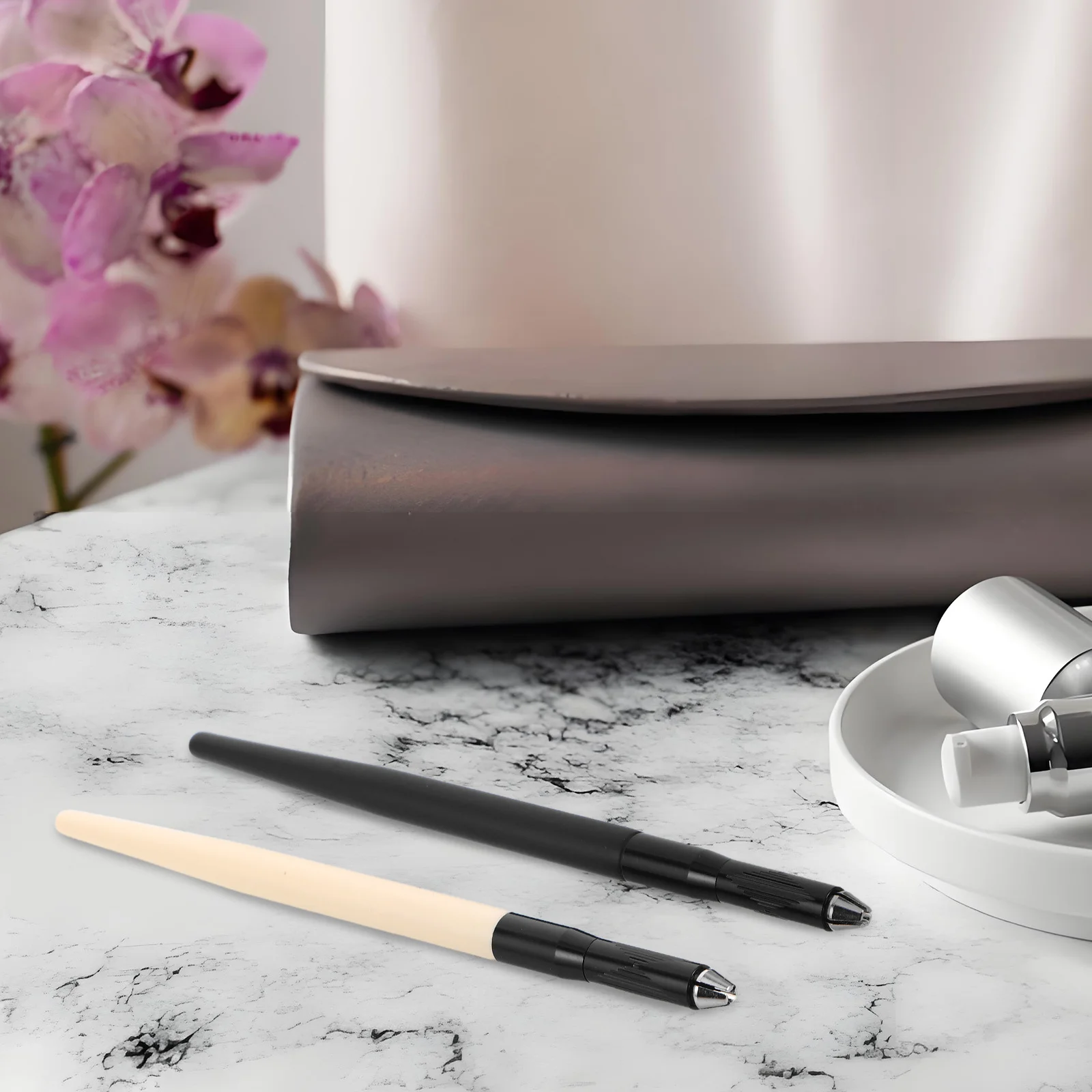 2 Stuks Wenkbrauw Microblading Pen Handleiding Tatoeëren Marker Matte Houten Handvat Nauwkeurige Pigment Doseren Microblade Handje Wenkbrauw
