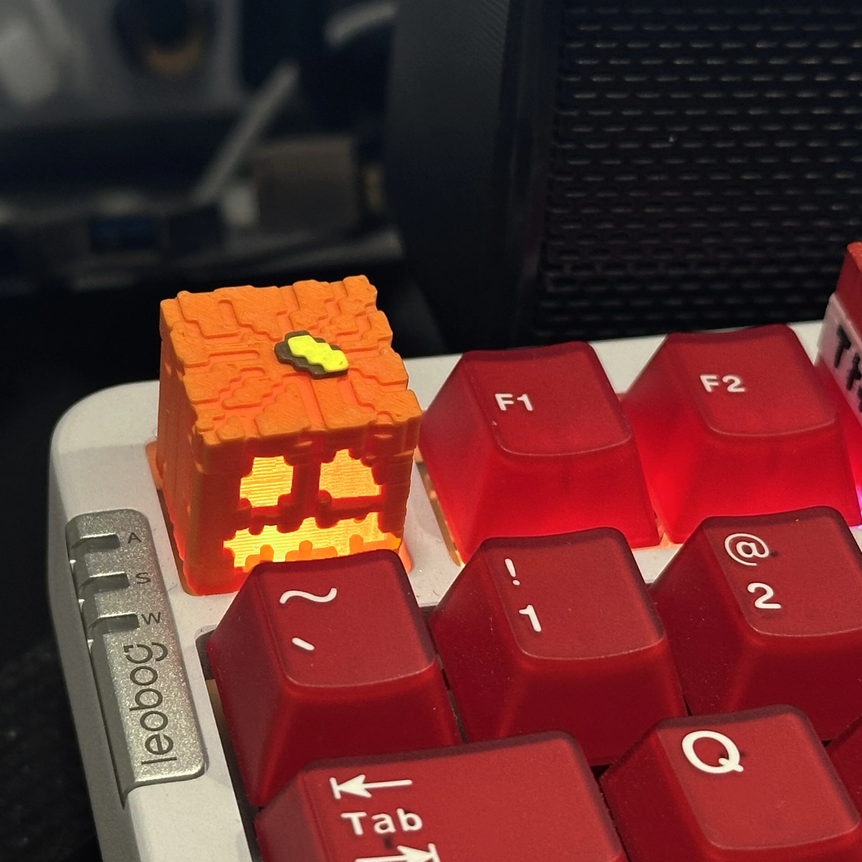 1PC Pumpkin Lantern Keycap My World Personalized 3D Game Keycaps for DIY Mechanical Keyboard Resin Halloween Translucent ESC Key