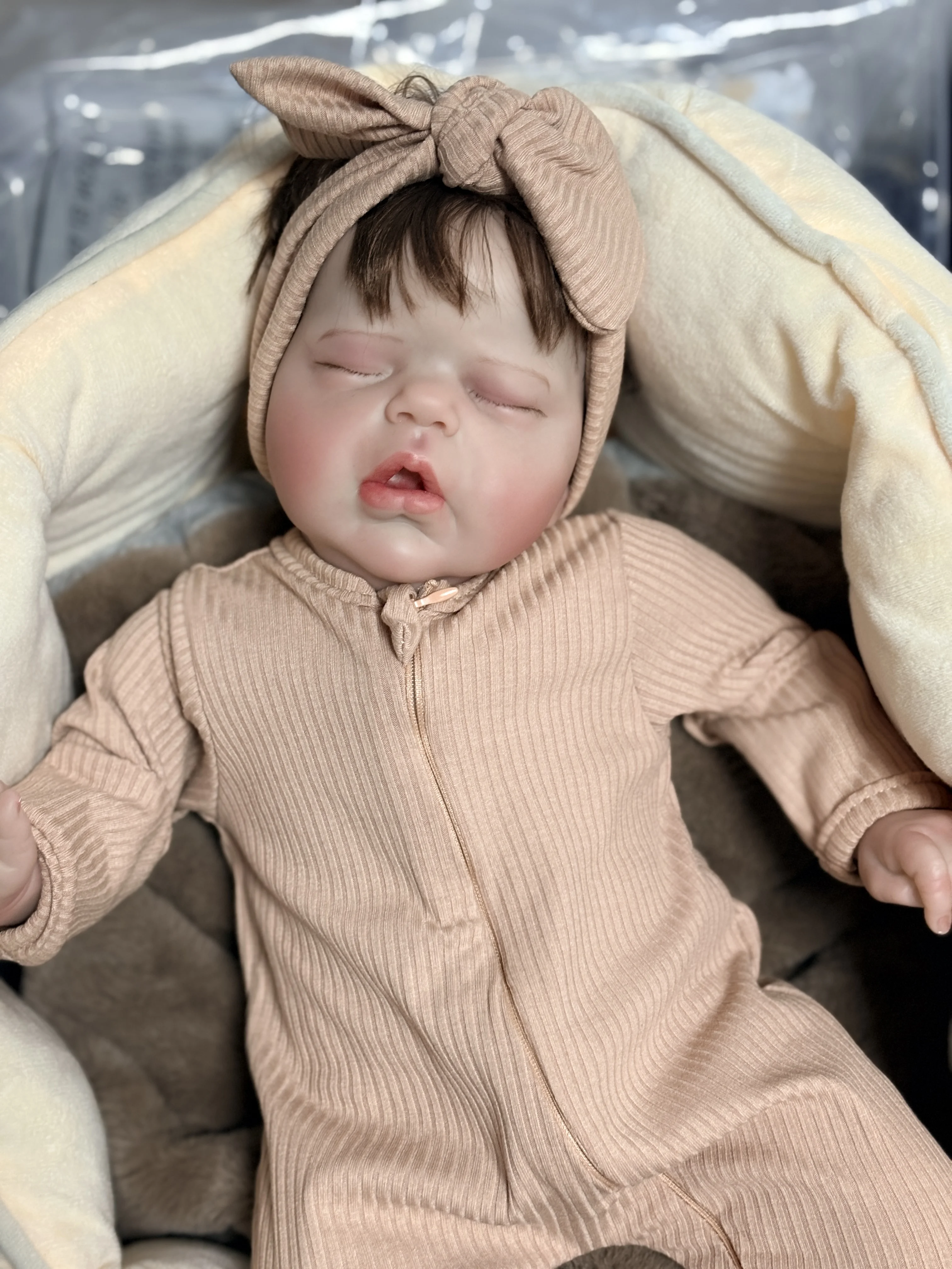 

55CM Reborn Alexis Realistic Baby Implanting Hair 3D Skin Multiple Layers Painting with Visible Veins for Dolls Gift