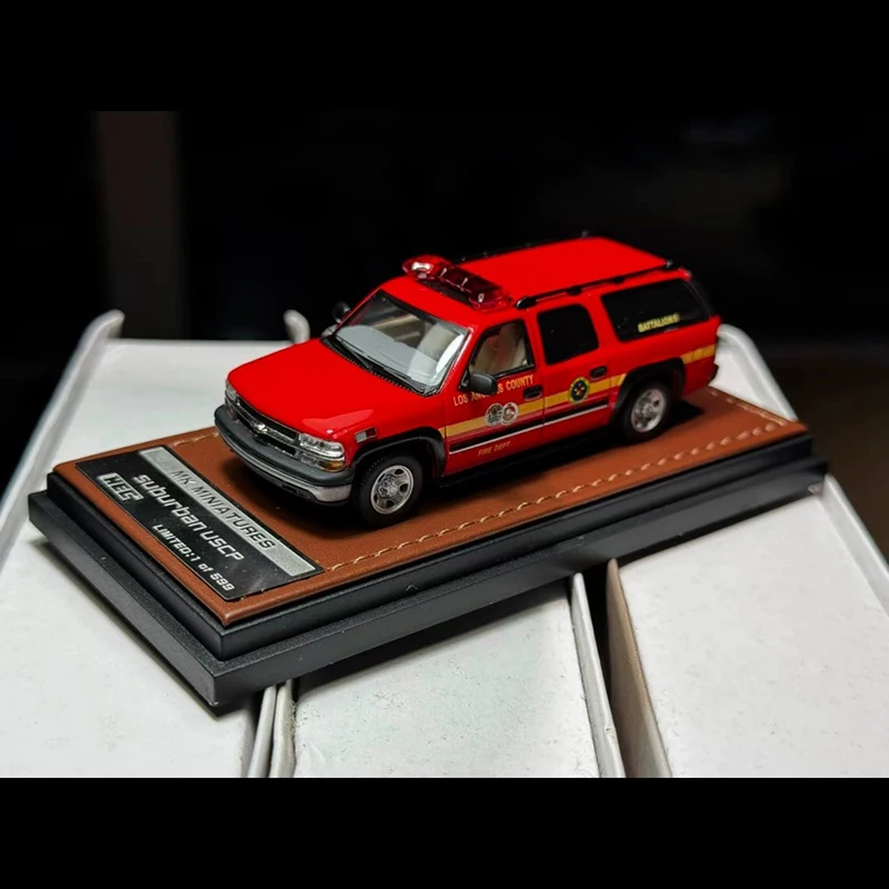 MK Miniatures 1/64 escala suburbana motor de bomberos aleación modelo coche ornamento recuerdo exhibición colección Hobby regalo