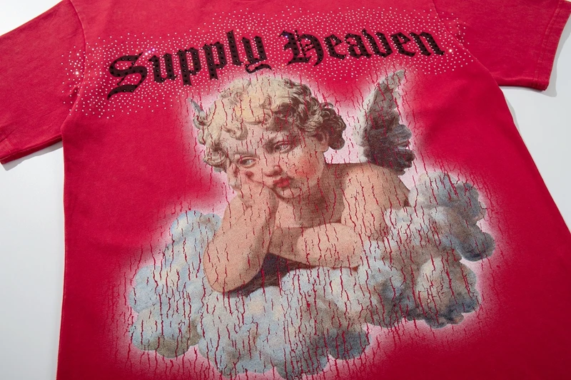 Sommerliches Vintage-T-Shirt für Herren mit roter Waschung und Grafik: Himmel, Wolken, Engel, Cherub, Strass – Lässiges Baumwoll-T-Shirt mit entspannter Passform – Detail 11