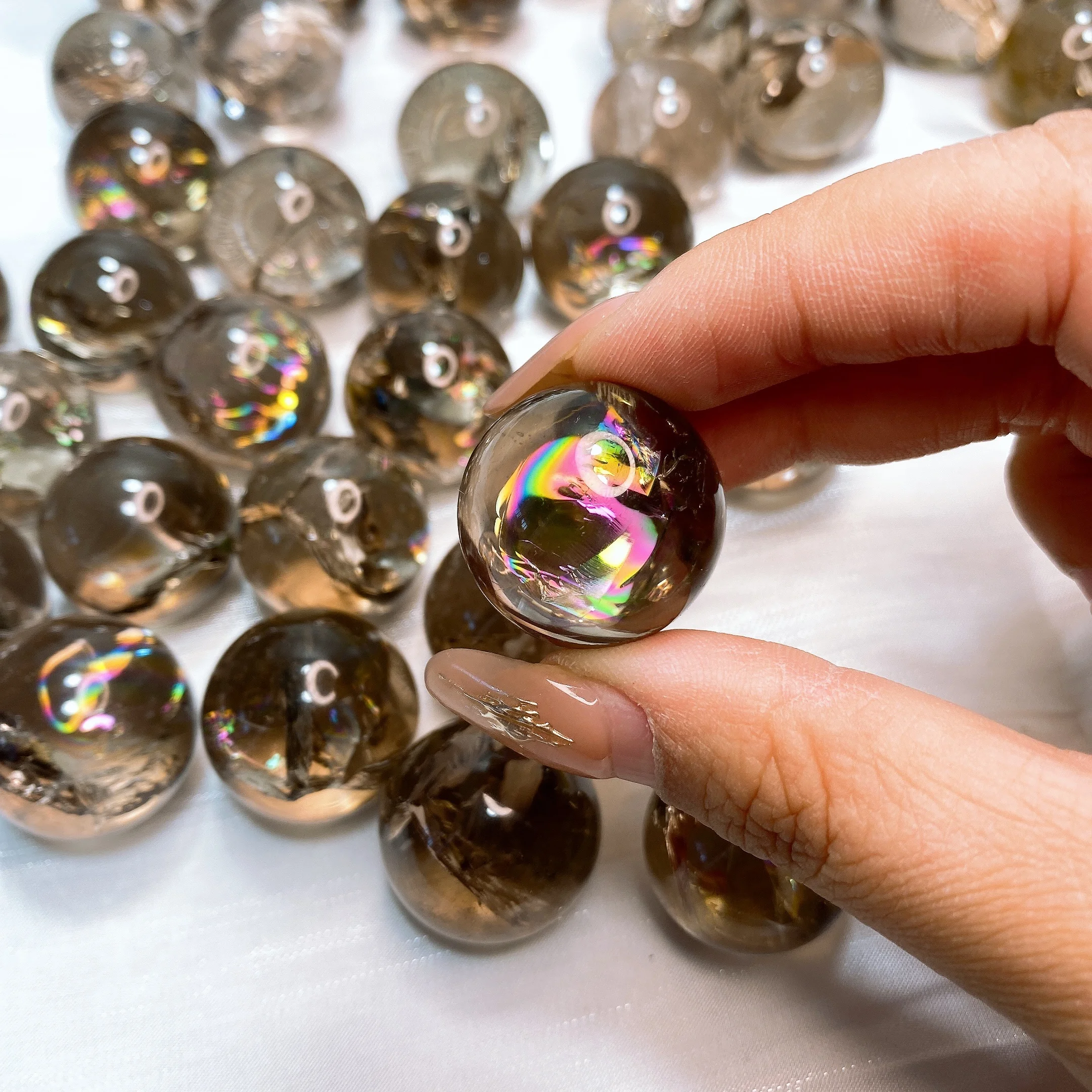 

Natural Smoky Crysal Mini Dream crystal Ball Sphere Amazing Rainbow Color Home Decorations Healing Tea Crystal Energy