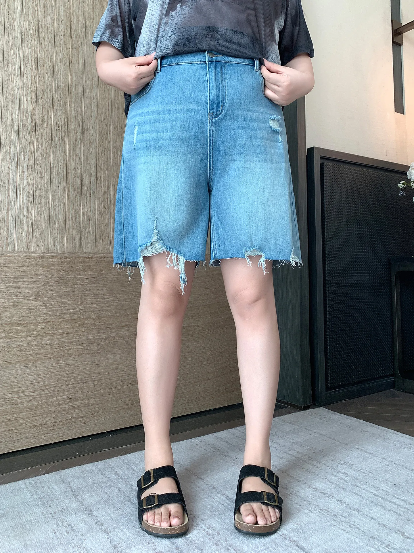 

plus Size Denim Shorts High Waist Straight Leg Torn Design Summer New Arrival Elastic Waist Casual Slimming Jeans for Women