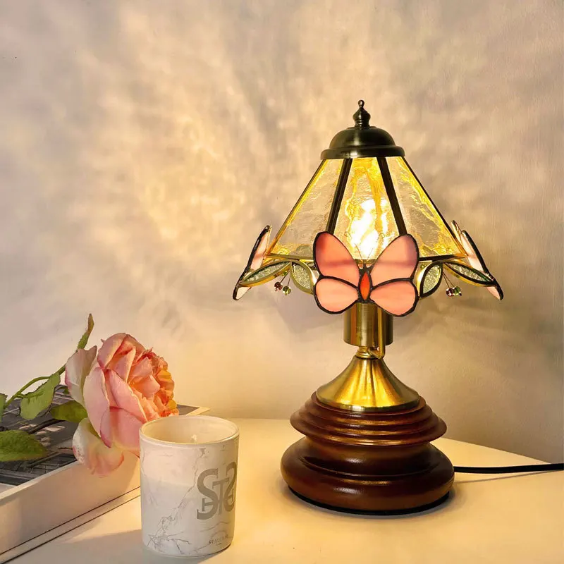lampe-de-table-en-verre-a-motifs-floraux-et-papillons-de-style-retro-americain-lampe-de-chevet-de-style-francais-vintage-lampe-decorative-d’ambiance-pour-chambre-a-coucher-et-bureau