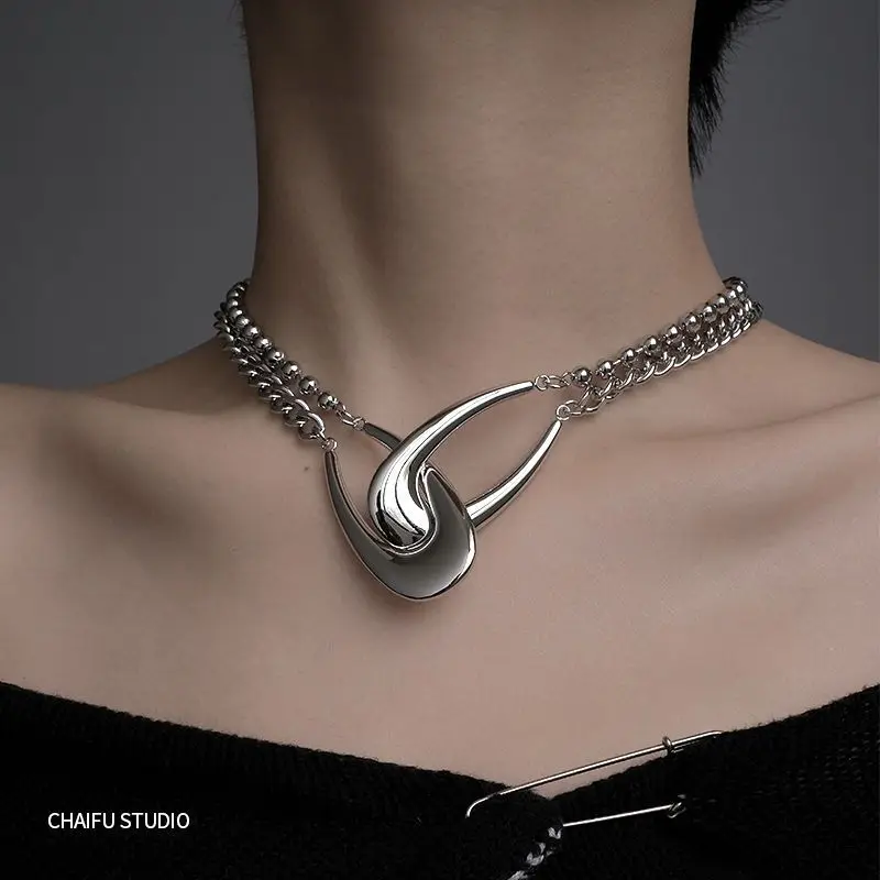 Double ring interlocking necklace with a sense of luxury  Instagram style European and American new cool style hip-hop