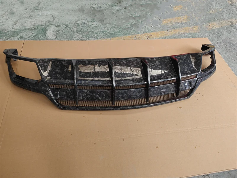 

Комплект кузова из углеродного волокна с кованым узором для Lamborghini URUS TC Style, комплект кузова диффузора заднего бампера с кованым узором