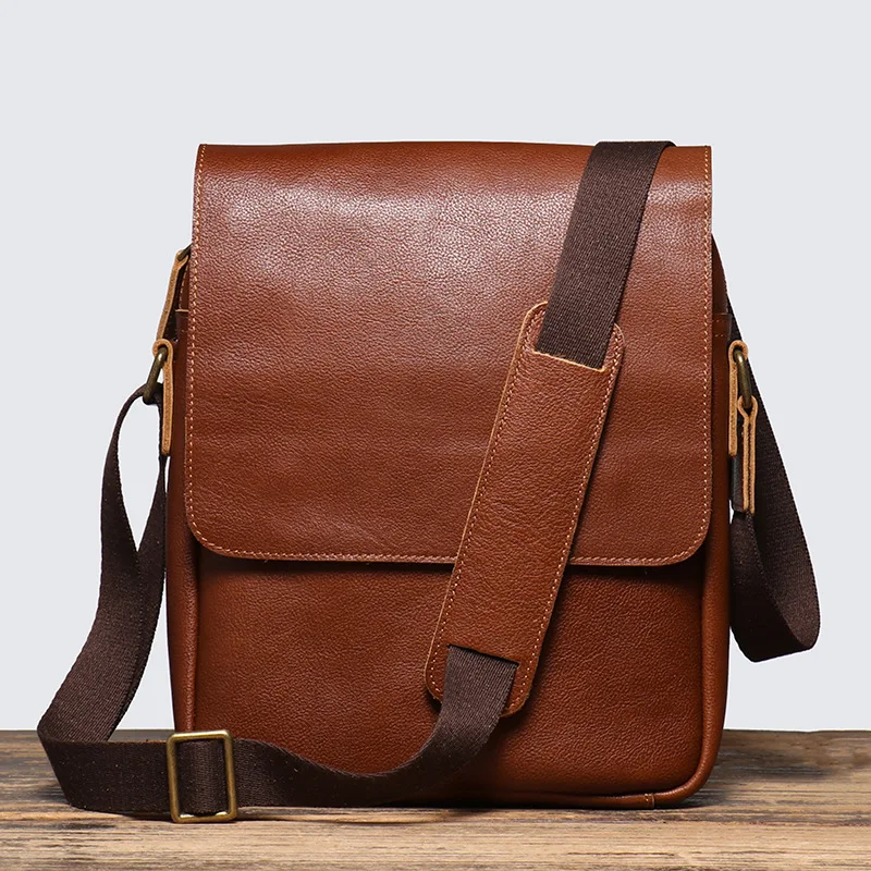 

Vintage Leather Shoulder Bag for Men and Women in Natural Tanned Cowhide with iPad Pocket