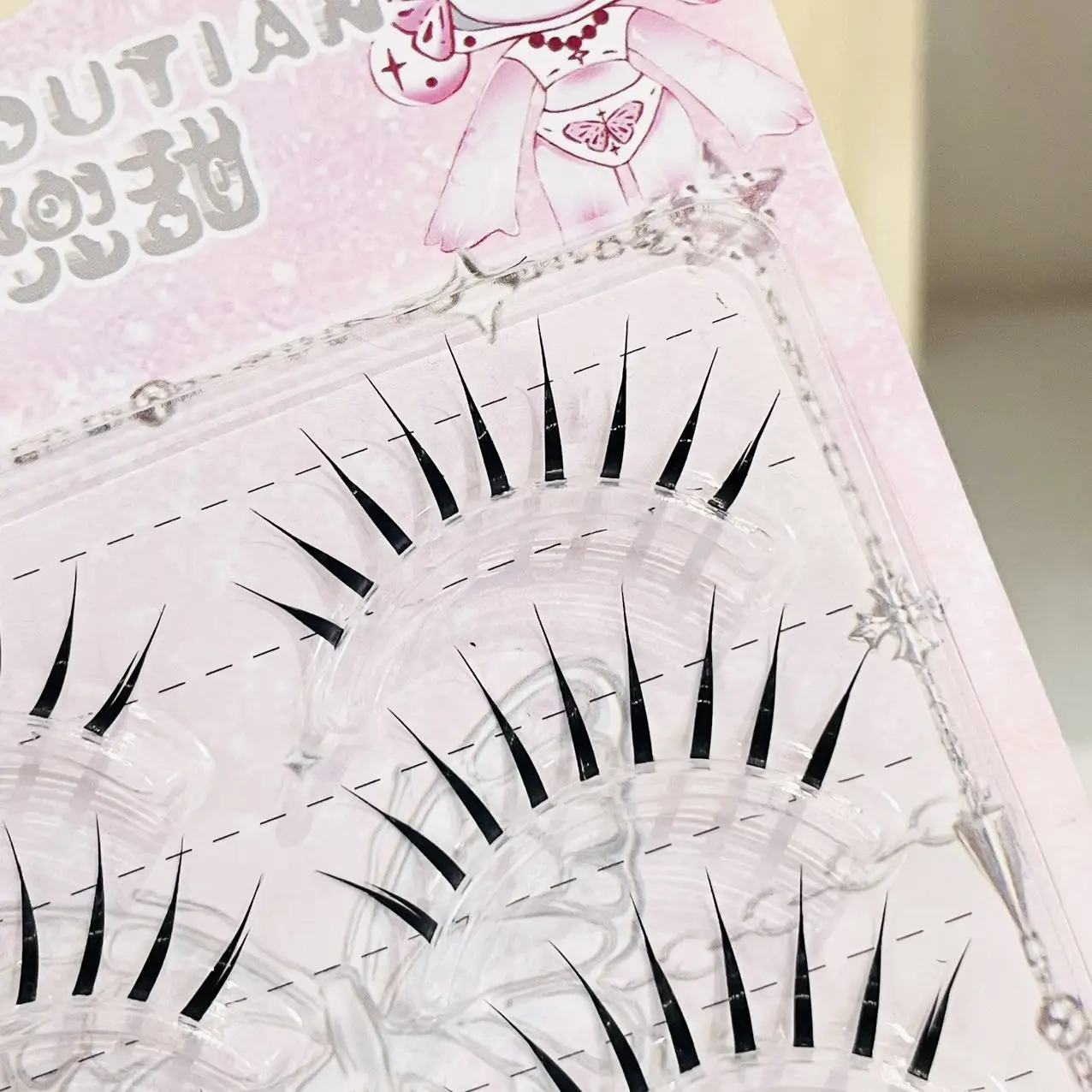 Doudoutian Wet-Look Spiky Full Strip Manga Wimpern mit scharfer Spitze, Wimpernverlängerung, unsichtbares, klares, weiches Band, einfach für Anfänger – Detail 4