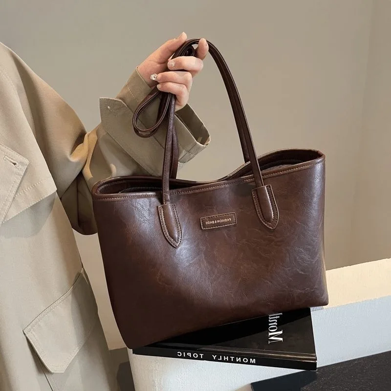 

Retro Simple Popular Bags This Year Large Capacity Fashion Commuter Women's Handbag 2025 Autumn / Winter New Explosive Tote Bag