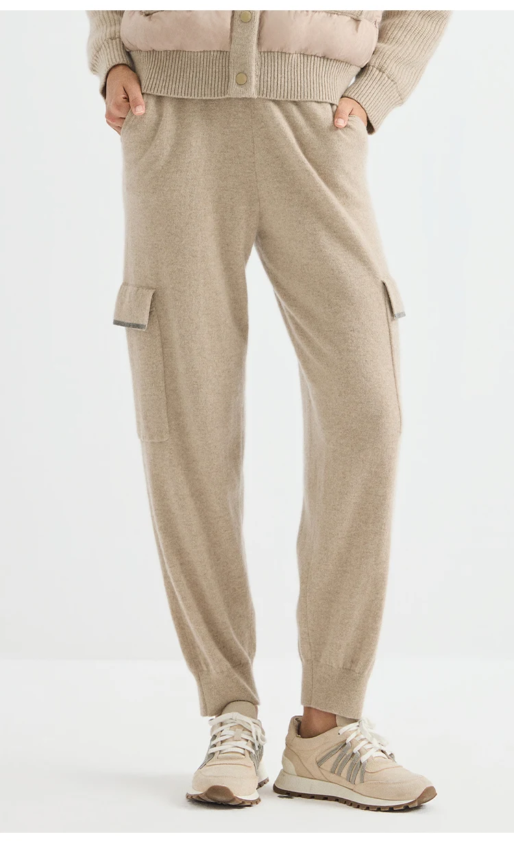 BD3621770 Damen-Cargohose aus 100% Kaschmir mit Kettenbesatz, Cargotasche, elastischem Bund, gerippten Bündchen, entspannter Schnitt, Frühherbst – Detail 5