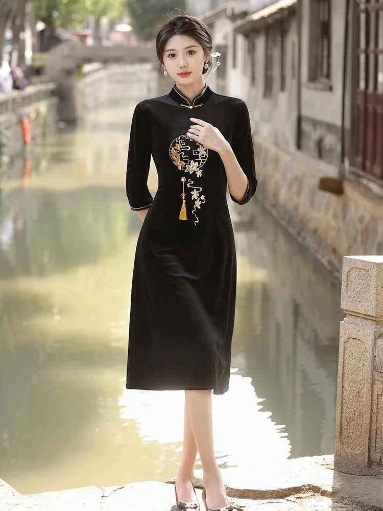 

FZSLCYIYI Vintage Embroidery Velour Women A-Line Qipao Chinese Mandarin Collar Seven Points Sleeve Femme Cheongsam Dress