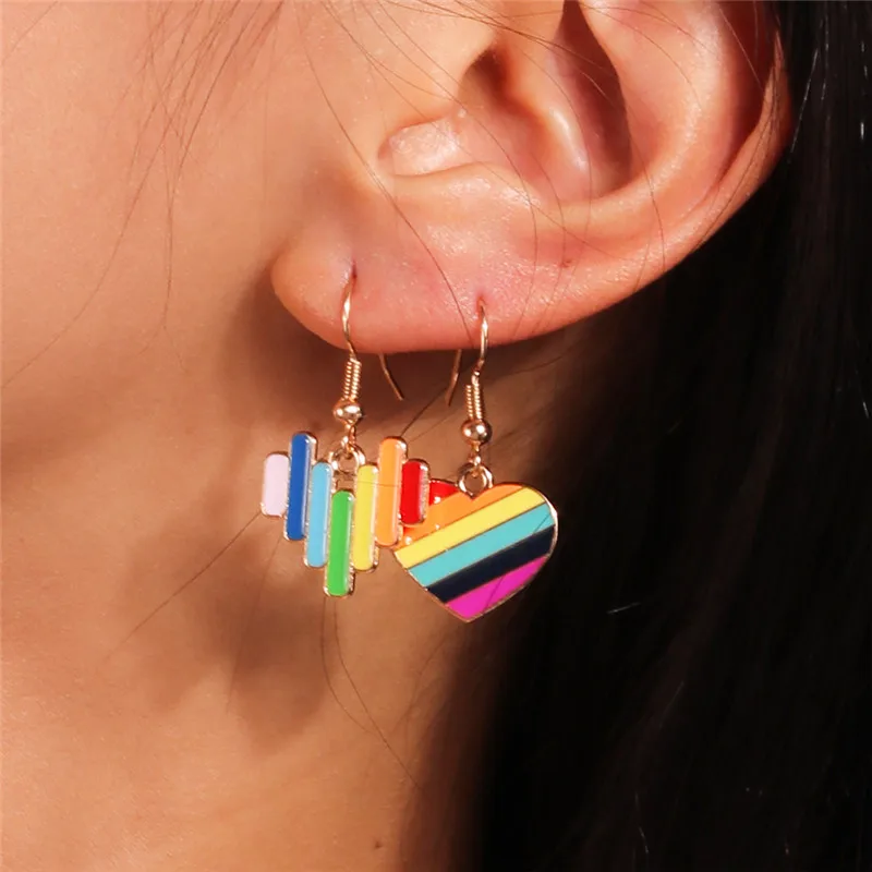 Juegos de pendientes de arcoíris coloridos para hombres y mujeres, soporte LGBT, Bandera de corazón de arcoíris, regalos de joyería de fiesta, superventas