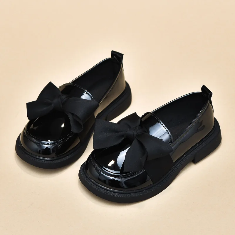 2026 Kids Black Glossy Leather Shoes Bow Decoration 2-8 Years Elastic Collar Soft Sole Daily Wear Shoes For Girls