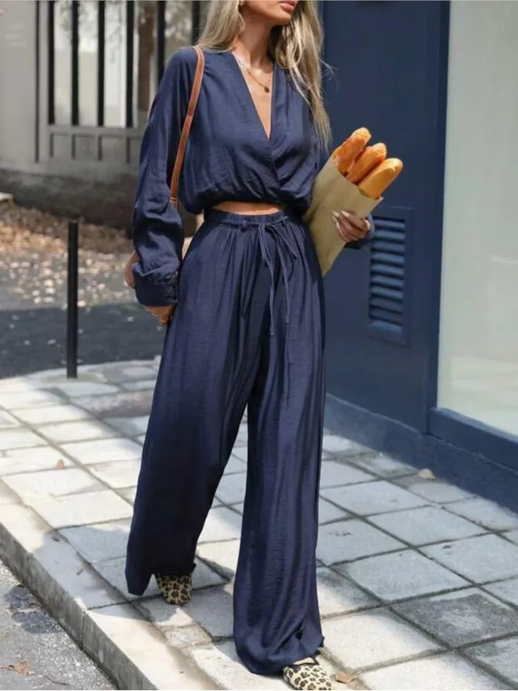 Abito da donna alla moda da strada elegante set da due pezzi sexy scollo a V manica lunga top corto pantaloni a gamba larga set abiti casual da donna primaverili