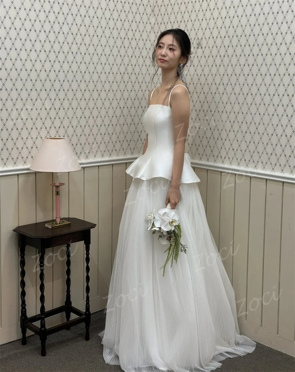 Zoci Abiti da sposa coreani in raso semplice senza spalline Pieghe personalizzate Tulle A Line Abito da sposa Foto Shoot Abito da sposa drappeggiato