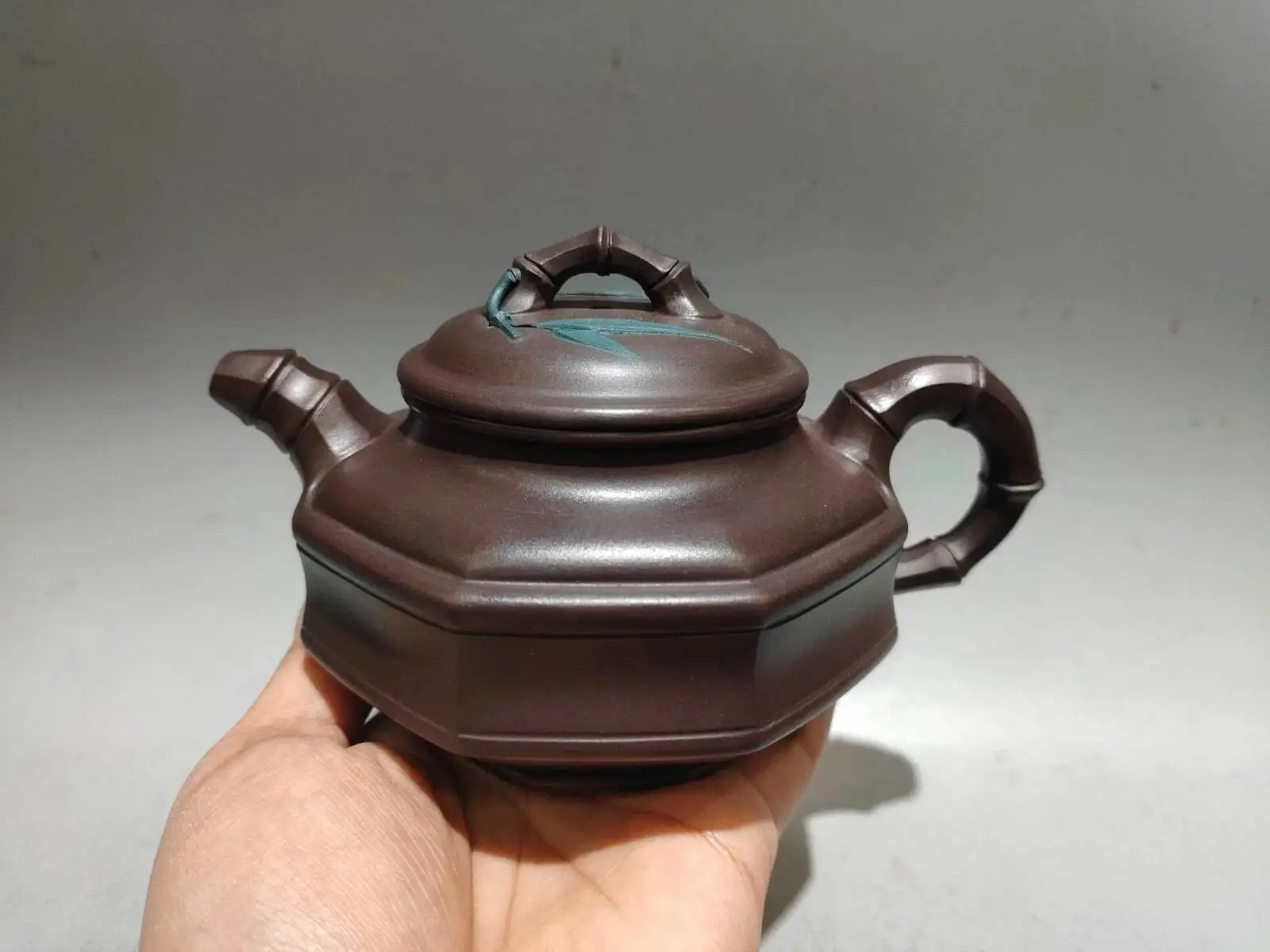 China Yi Xing Zisha Clay Handmade Exquisite Teapot