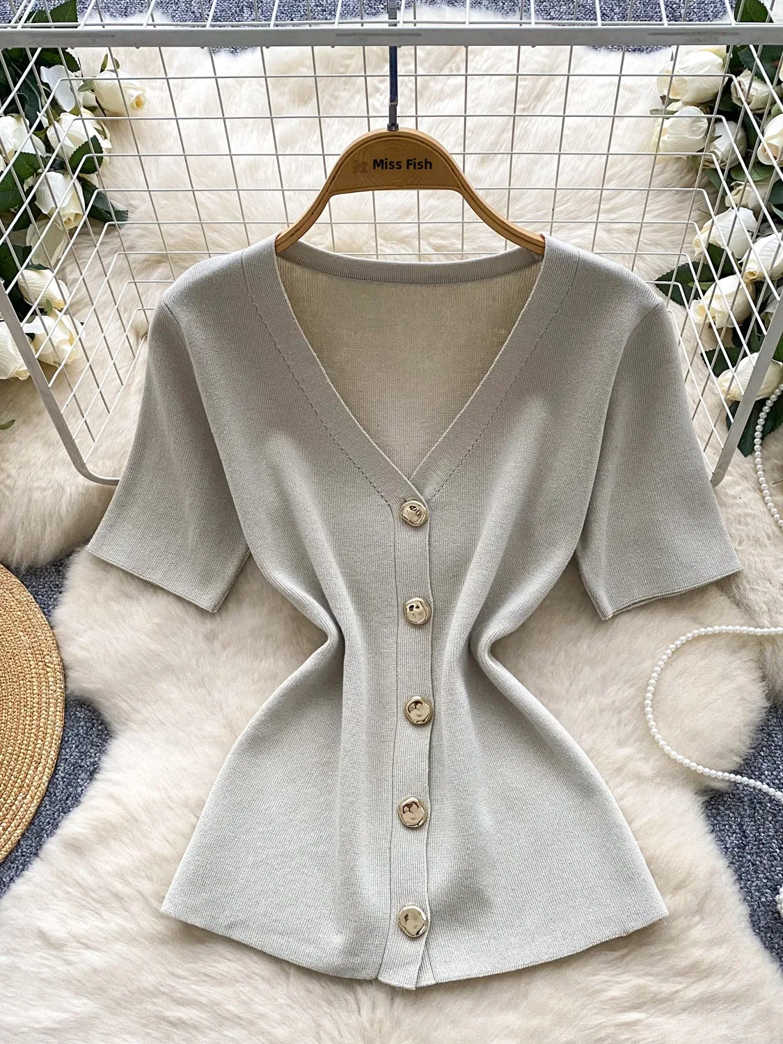 

Ele V-Ne ort Sve Knitwear Women's Slim Fit Base irt Metal Button Autumn Faion Top Luxury Feel Trendy Sle