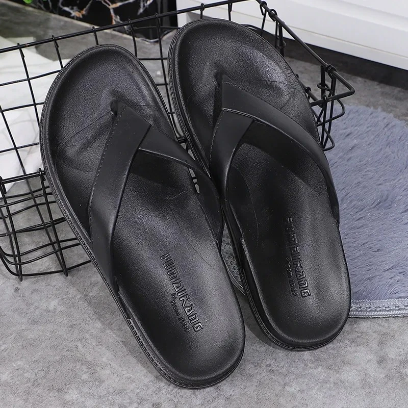 

Размер 36-44, новые шлепанцы из искусственной кожи для мужчин, уличная повседневная пляжная обувь, гостиничные тапочки, удобные легкие шлепанцы на плоской подошве, роскошная мужская обувь