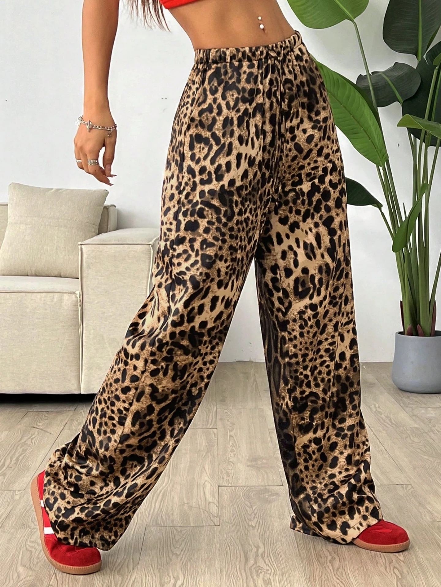 High-waisted, loose, slimming, vintage, and casual women's trousers in European and American style.