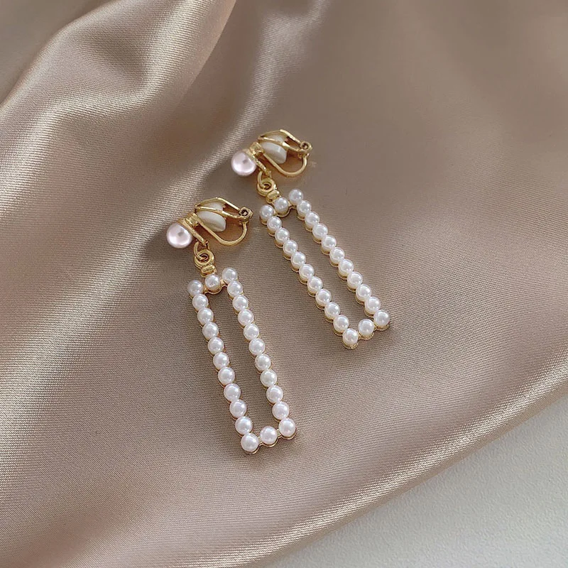 Natural Pearl Ear Clip Without Ear Hole New Korean Version Advanced Retro Ear Bone Clip Asymmetric Earrings for Women 2023 Trend