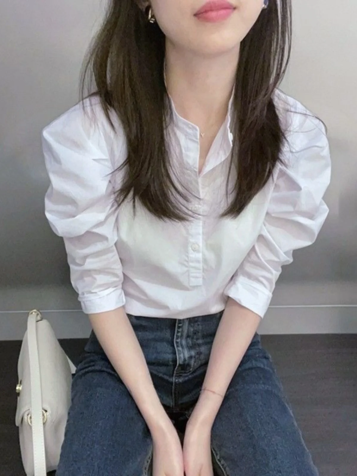 

Stylish Bubble Sleeve Shirt Women's Fashionable Top Elegant Age-Defying Design Summer New Arrival White Shirt Half Open Collar