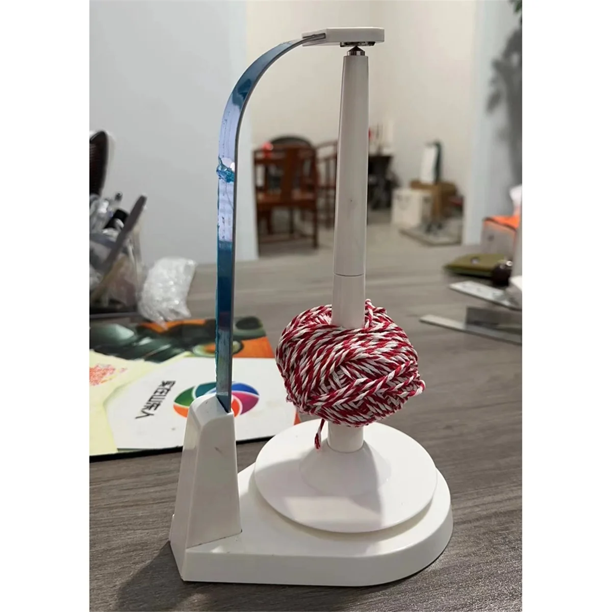 MEOF Wool Jeanie Magnetic Pendulum Yarn Knitting and Crochet Yarn Feeder Holder Yarn Ball Holder for Knitting and Crocheting